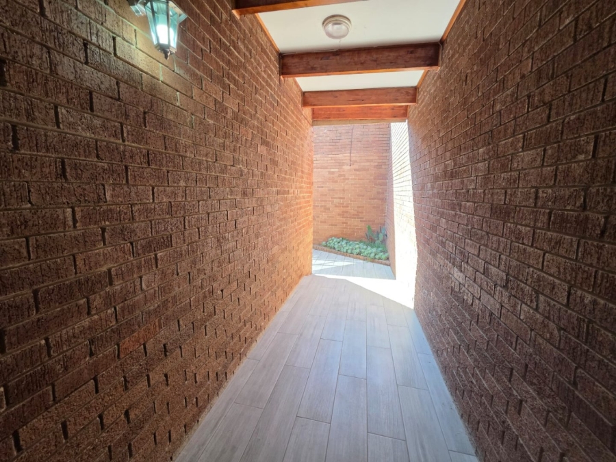 To Let 4 Bedroom Property for Rent in La Provance Free State